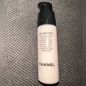 Chanel Les Beiges Healthy Glow Foundation Hydration and Longwear